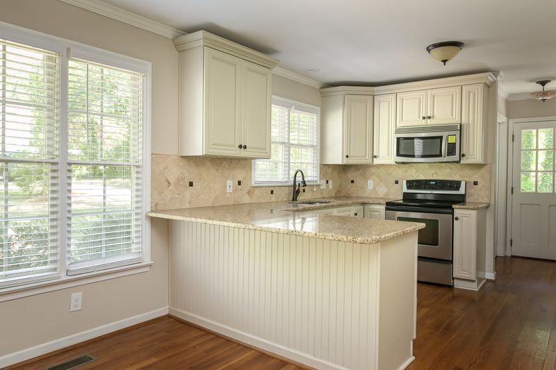 8300 Wheatstone Ln, Raleigh, NC 27613