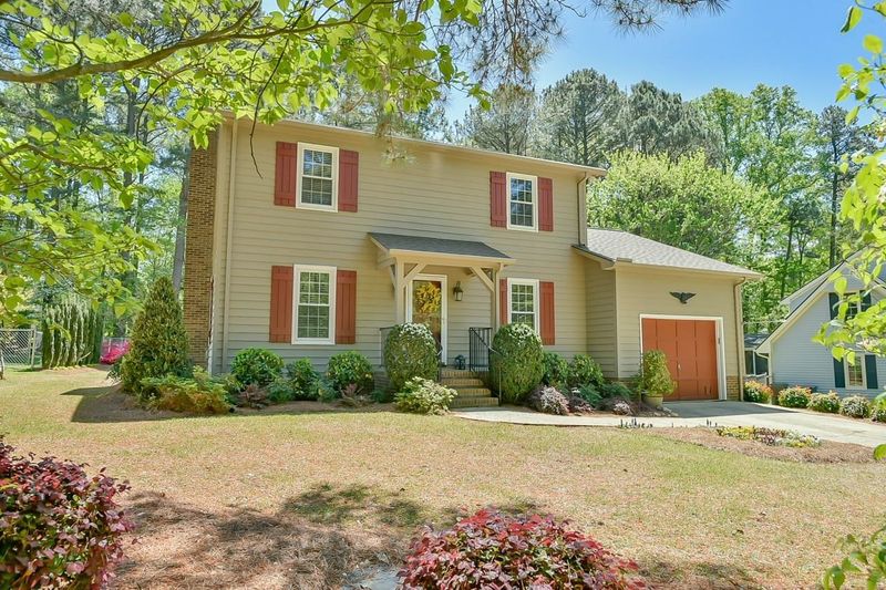 8304 Kestrel Dr, Raleigh, NC 27615