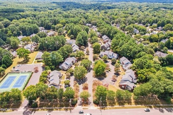 8304 Wycombe Ln, Raleigh, NC 27615