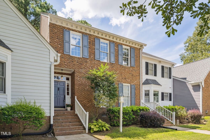 8304 Wycombe Ln, Raleigh, NC 27615