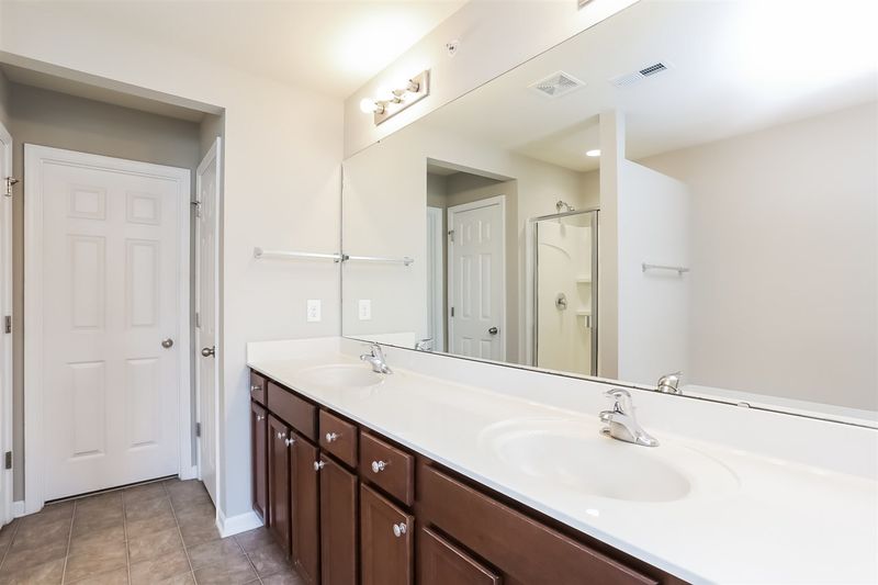 8304 Yaxley Hall Dr, Raleigh, NC 27616
