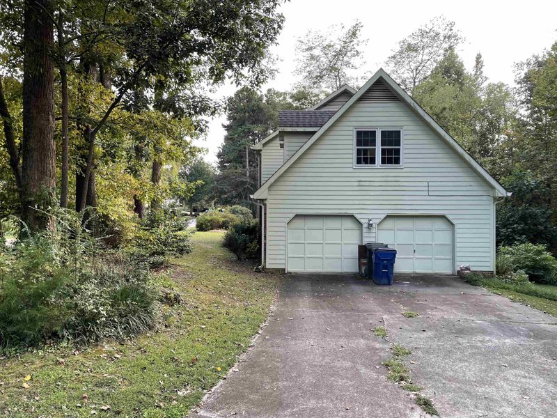 8305 Clear Brook Dr, Raleigh, NC 27615