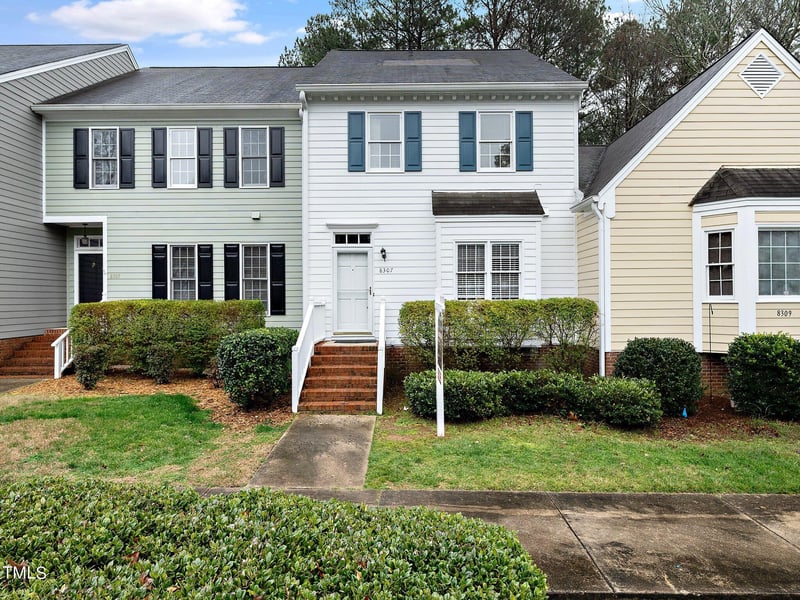 8307 Wycombe Ln, Raleigh, NC 27615