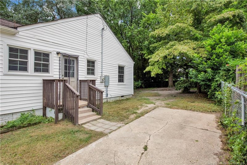 831 Anarine Rd, Fayetteville, NC 28303