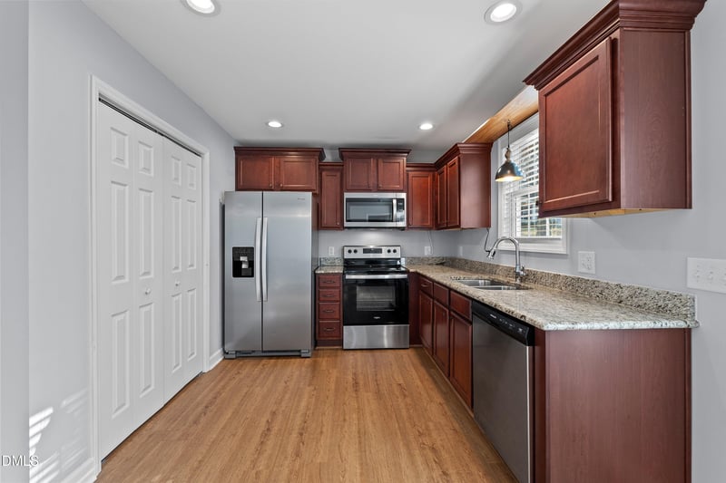 831 Eagles Nest Dr, Sanford, NC 27332