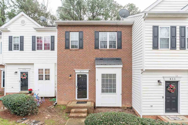 831 Genford Ct, Raleigh, NC 27609