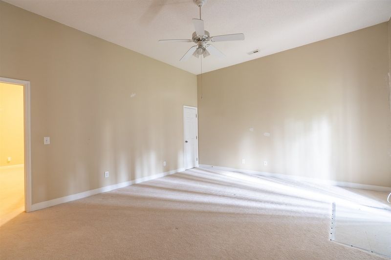 831 Genford Ct, Raleigh, NC 27609