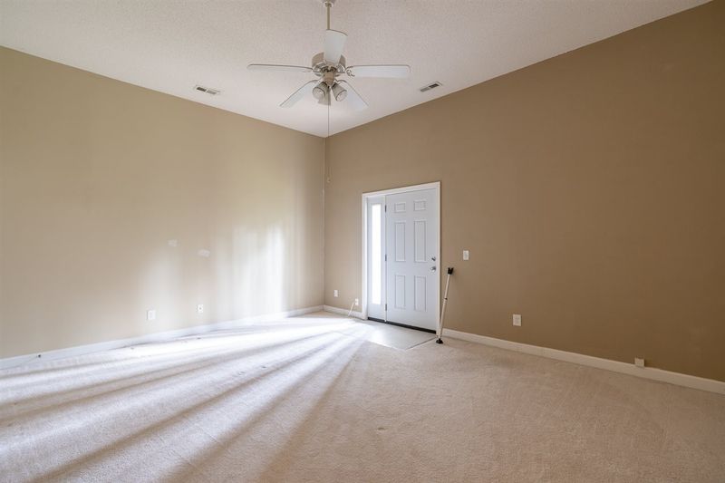 831 Genford Ct, Raleigh, NC 27609