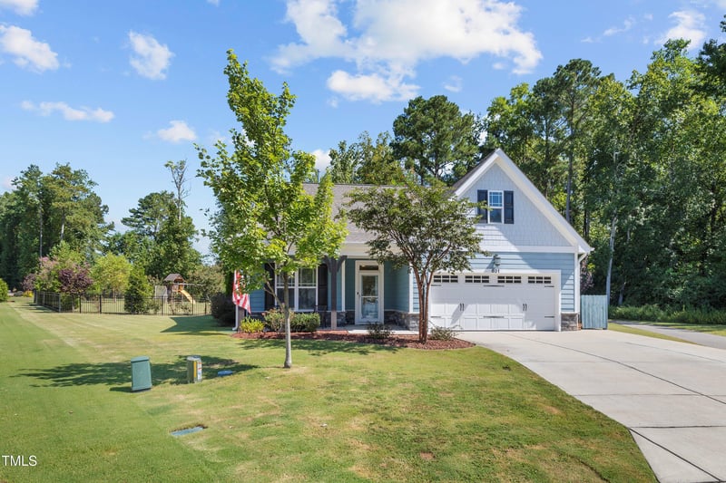 831 Long Lake Dr, Fuquay Varina, NC 27526