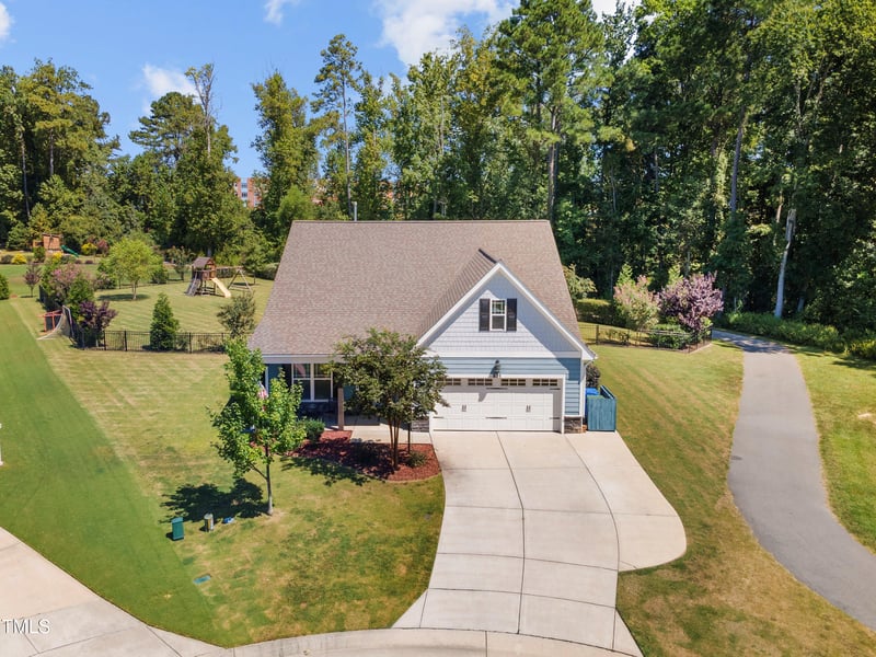 831 Long Lake Dr, Fuquay Varina, NC 27526