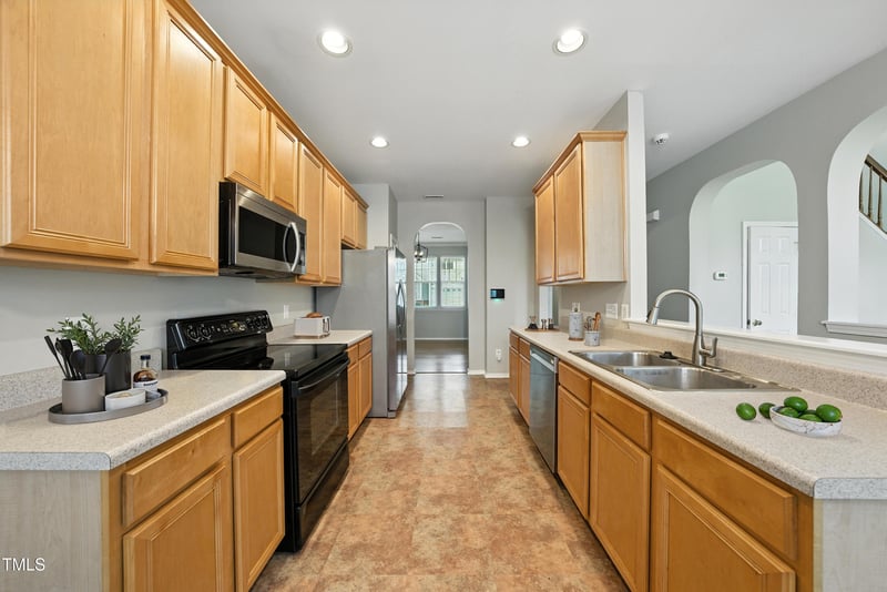 8310 Chimneycap Dr, Raleigh, NC 27613