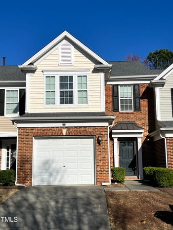 8310 Pilots View Dr, Raleigh, NC 27617