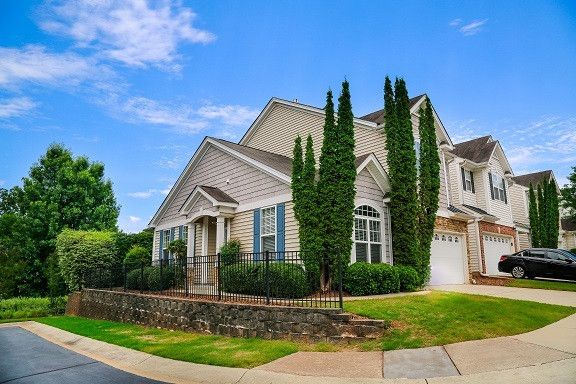 8312 Chimneycap Dr, Raleigh, NC 27613