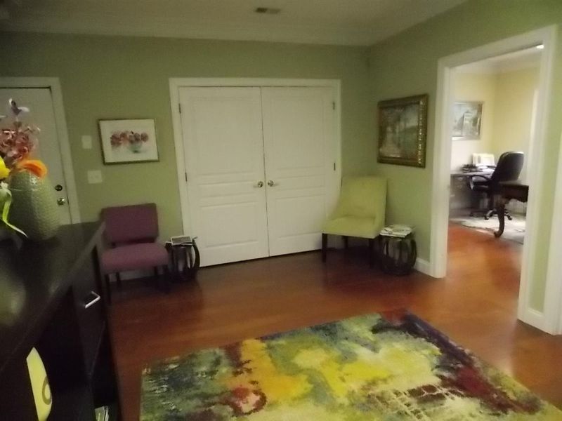 8313 Six Forks Rd #211, Raleigh, NC 27615