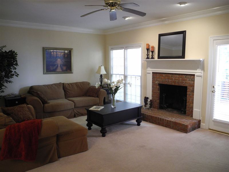 8315 Wycombe Ln, Raleigh, NC 27615