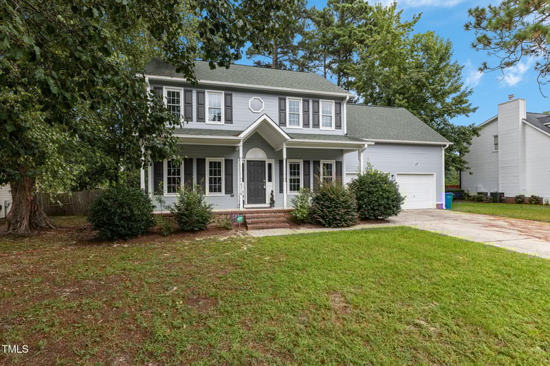 8318 Umstead Dr, Fayetteville, NC 28304