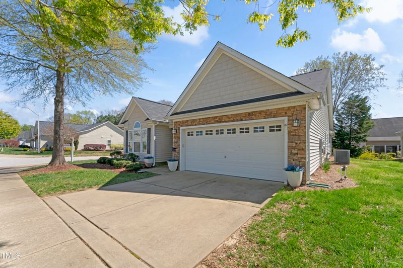 832 Cabin Branch Dr, Fuquay Varina, NC 27526