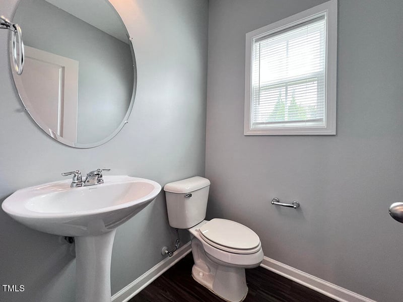 832 Oak Center Dr, Raleigh, NC 27610