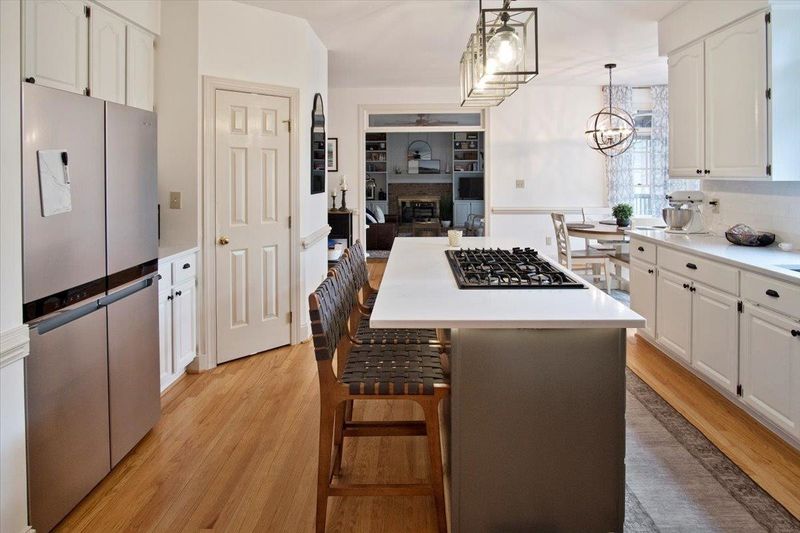 8323 Burns Pl, Chapel Hill, NC 27516