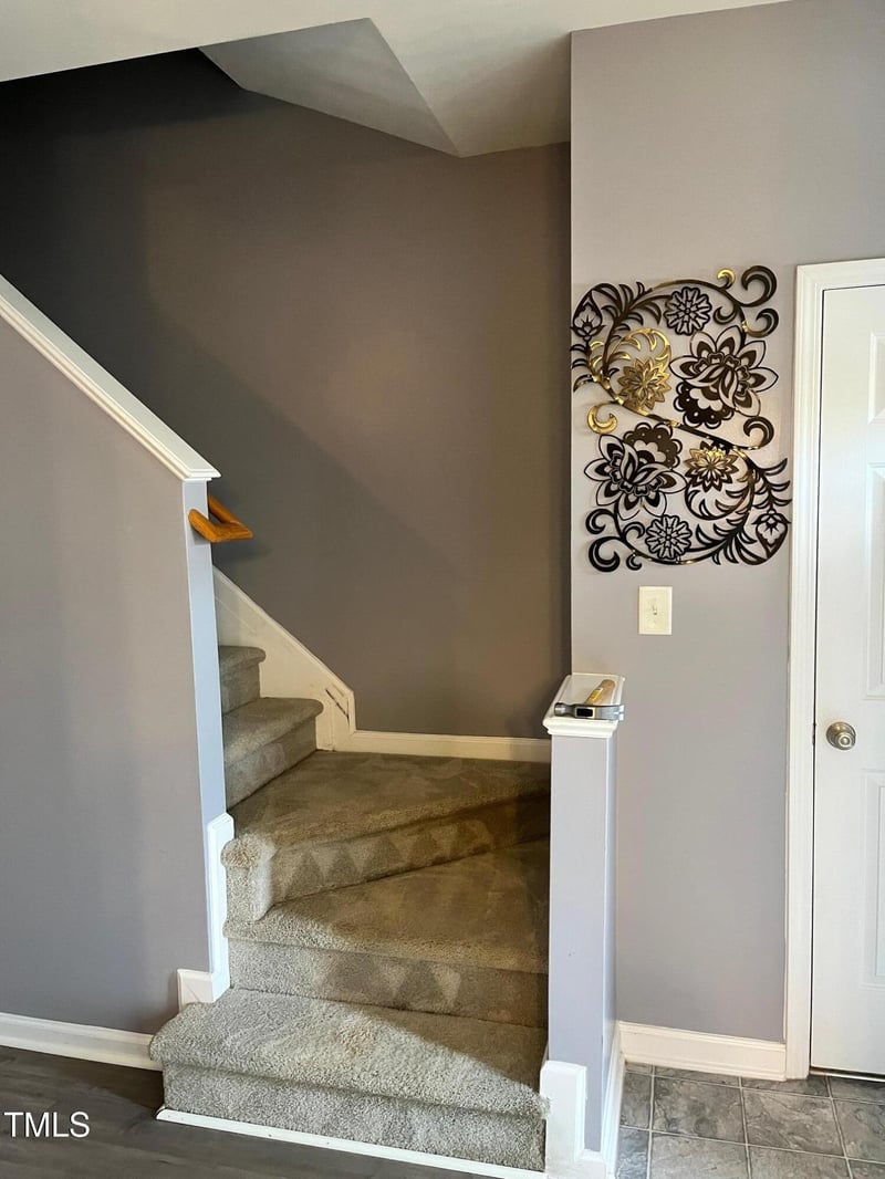 8323 Glenwood Springs Ct, Raleigh, NC 27616