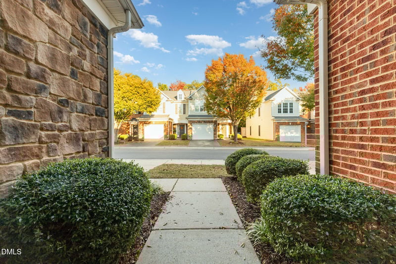 8325 Pilots View Dr, Raleigh, NC 27617