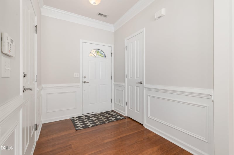 8325 Pilots View Dr, Raleigh, NC 27617