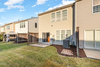 8325 Pilots View Dr, Raleigh, NC 27617