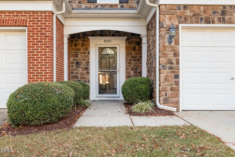 8325 Pilots View Dr, Raleigh, NC 27617