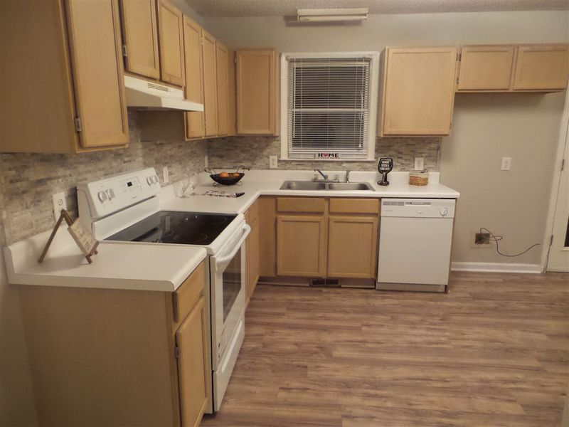 833 Alderleaf Dr, Fuquay Varina, NC 27526