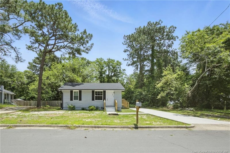 833 Amye St, Fayetteville, NC 28301