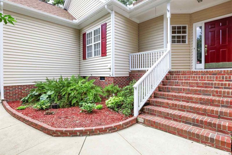 833 Cedar Downs Dr, Raleigh, NC 27607