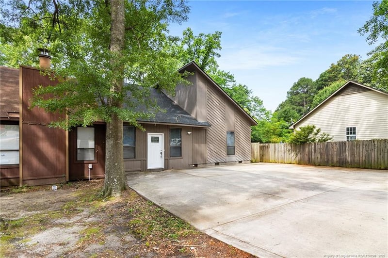 833 Danish Dr, Fayetteville, NC 28303