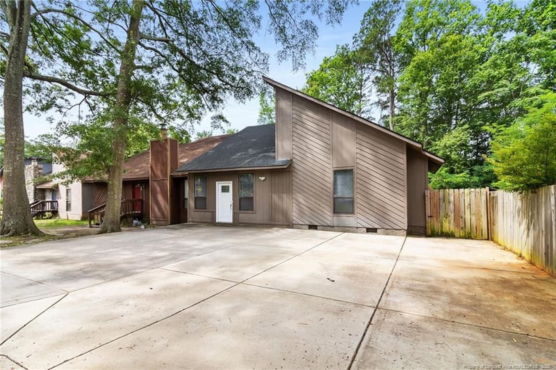 833 Danish Dr, Fayetteville, NC 28303