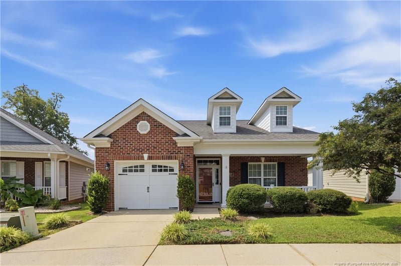 833 Falling Creek Ln, Fayetteville, NC 28304