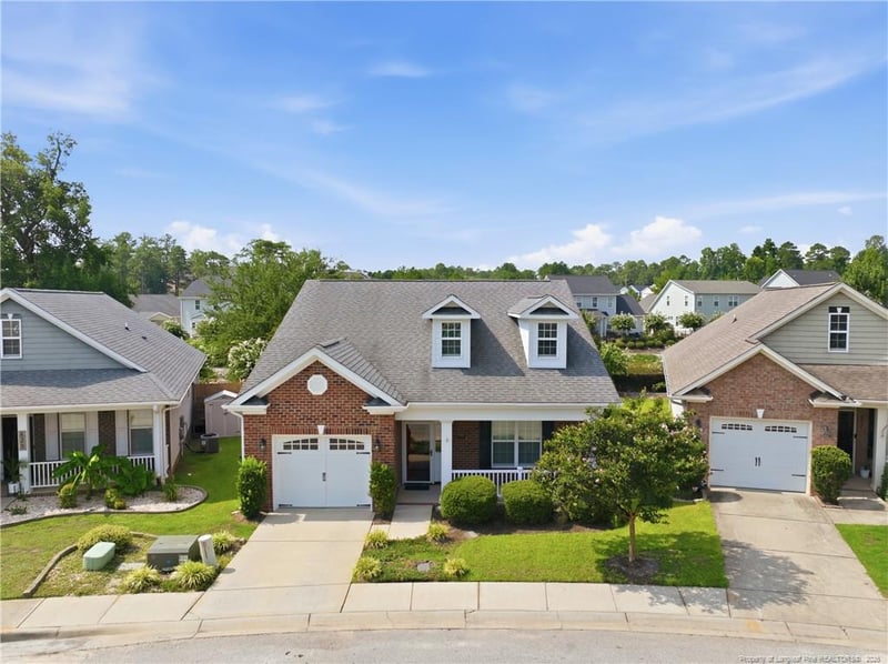 833 Falling Creek Ln, Fayetteville, NC 28304