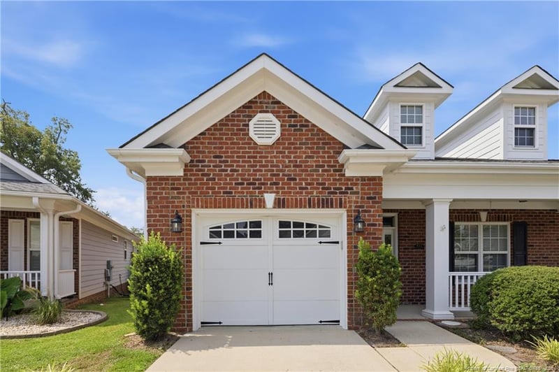 833 Falling Creek Ln, Fayetteville, NC 28304