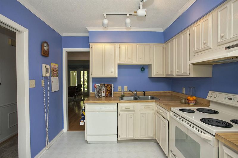 833 Green Ridge Dr, Raleigh, NC 27609