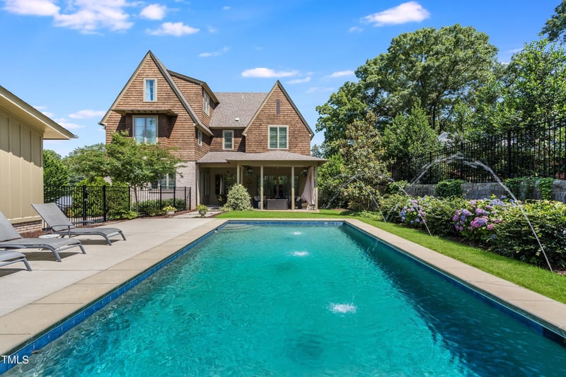 833 Woodburn Rd, Raleigh, NC 27605