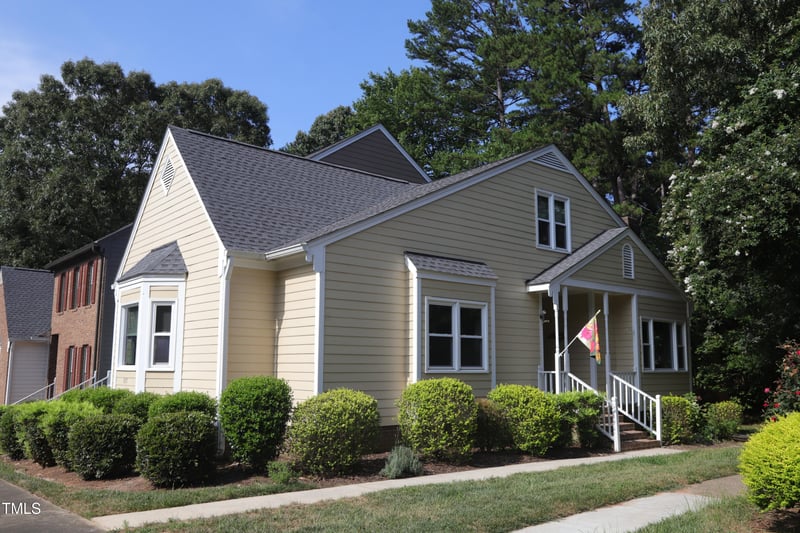 8331 Wycombe Ln, Raleigh, NC 27615