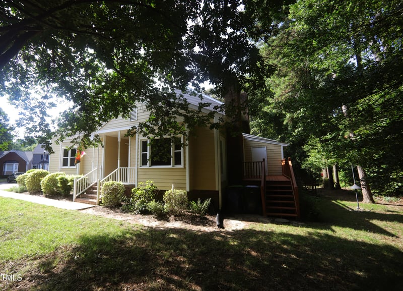 8331 Wycombe Ln, Raleigh, NC 27615