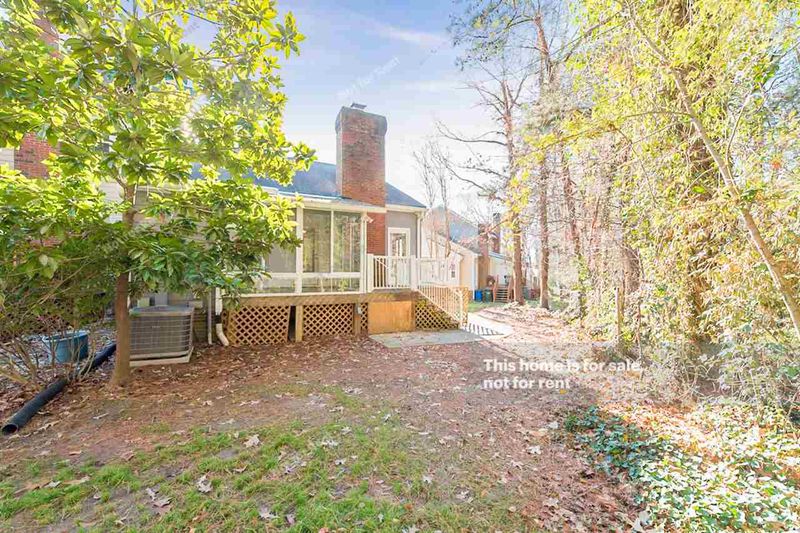 8335 Wycombe Ln, Raleigh, NC 27615