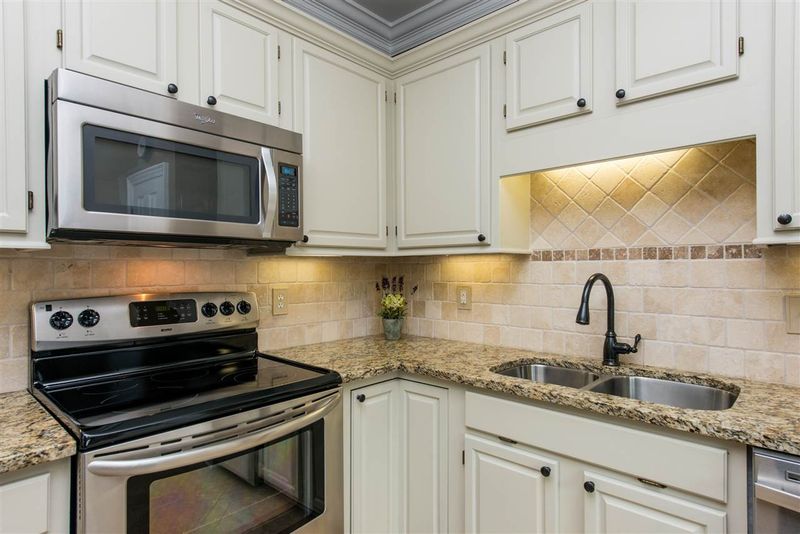 8337 Wycombe Ln, Raleigh, NC 27615