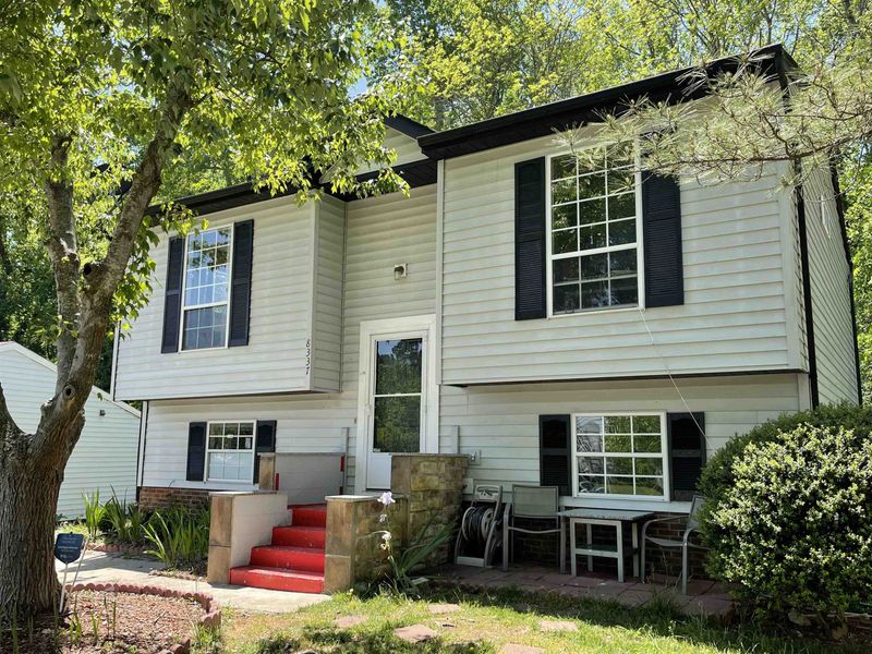 8337 Wynewood Dr, Raleigh, NC 27616