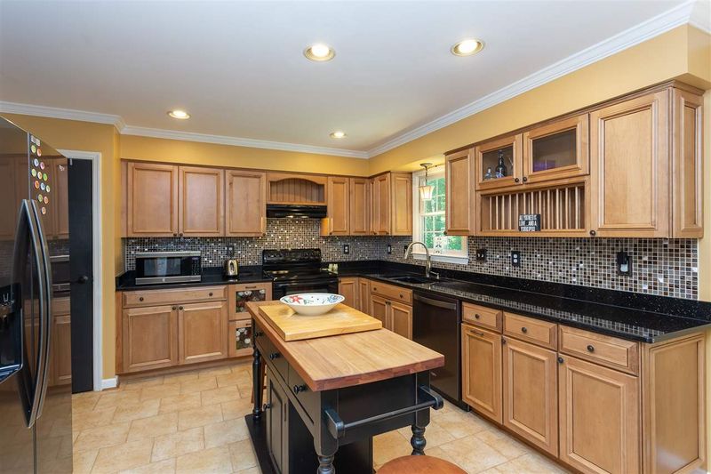 8345 Greywinds Dr, Raleigh, NC 27615