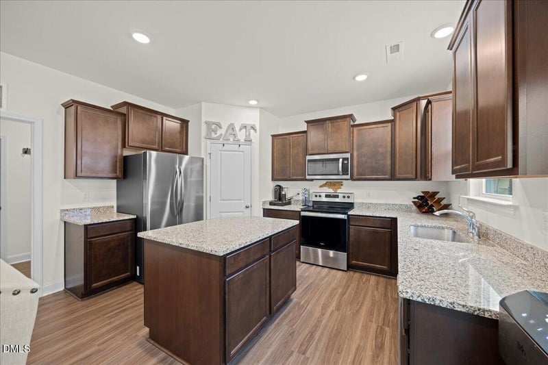 835 Golden Plum Ln, Zebulon, NC 27597