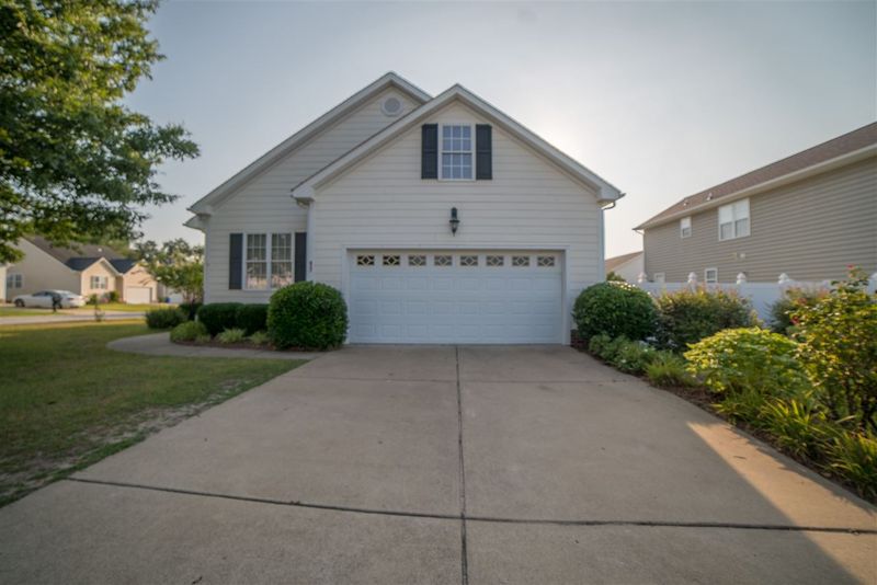 837 Chapel Dr, Fuquay Varina, NC 27526