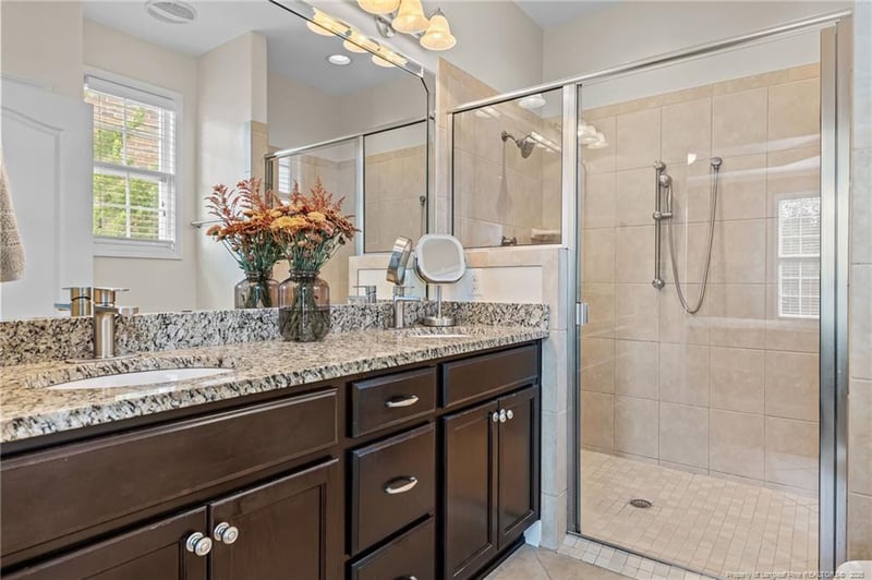 837 Falling Creek Ln, Fayetteville, NC 28304