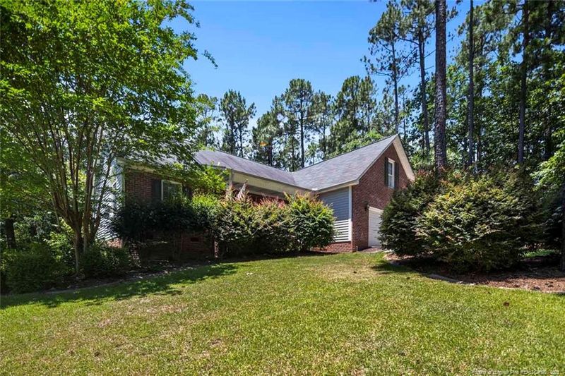 84 Lakeforest Trl, Sanford, NC 27332