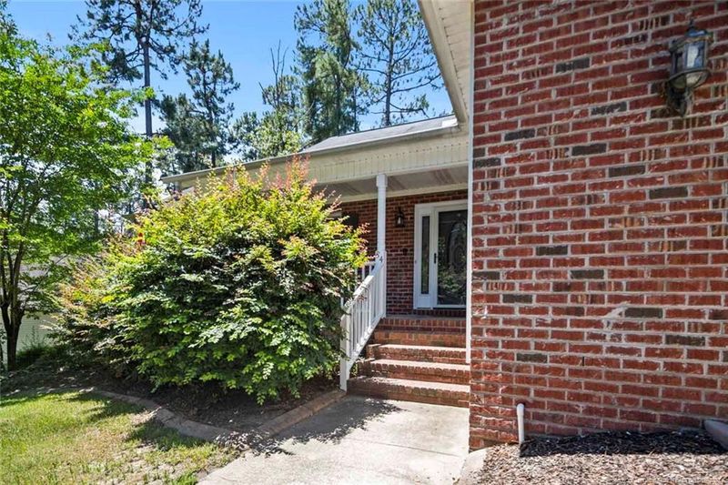 84 Lakeforest Trl, Sanford, NC 27332