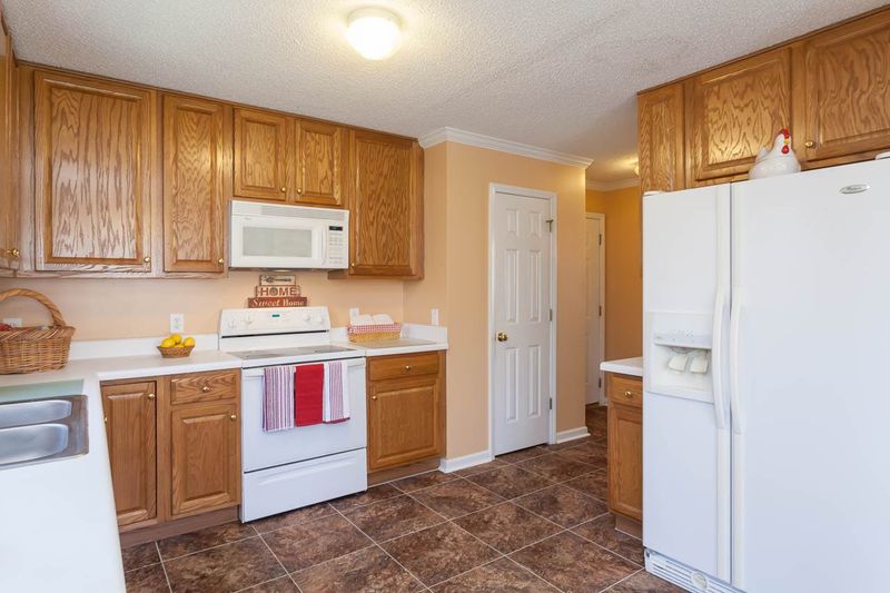 8400 Fawncrest Dr, Raleigh, NC 27603